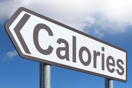 Straßenschild mit Kalorien.