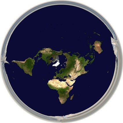 Fizyczna mapa świata w trójosiowym odwzorowaniu biegunowym według Hellericka.